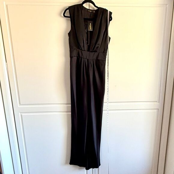 NWT Ramy Brook Quinn Pleated Deep V-neck Satin Gown in black. Size 10